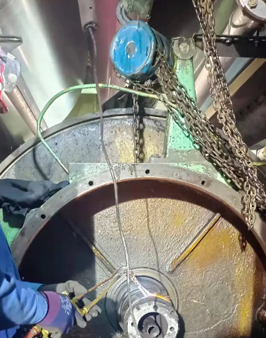 冠航手拉葫蘆用于軸承修復作業